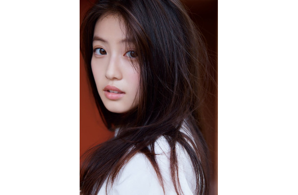 撮影＝三宮幹史／今田美桜写真集 「ラストショット」（講談社）より