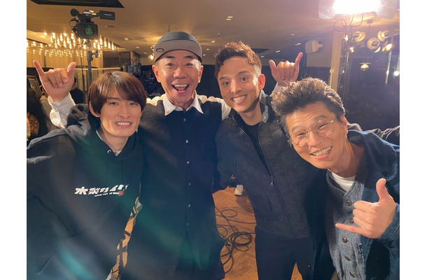向井康二、木梨憲武、満島真之介、芝大輔（C）カンテレ
