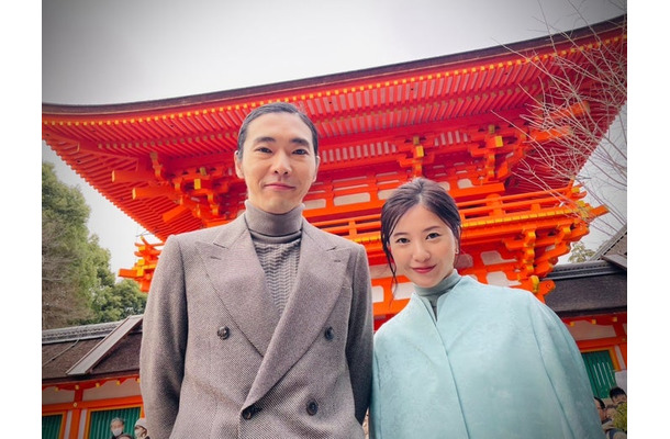 柄本佑、吉高由里子（C）NHK