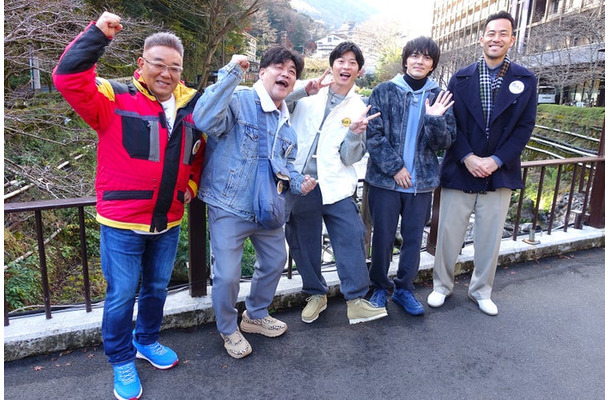 （左から）伊達みきお、富澤たけし、田中圭、林遣都、吉田麻也（C）テレビ朝日
