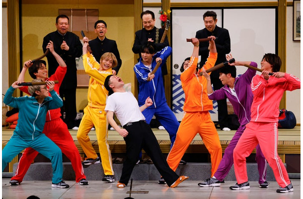 （上段左から）今別府直之、ボンざわーるど、松浦真也、千葉公平（下段左から）神山智洋、重岡大毅、中間淳太、藤井流星、桐山照史、濱田崇裕、小瀧望（中央）吉田裕（C）カンテレ