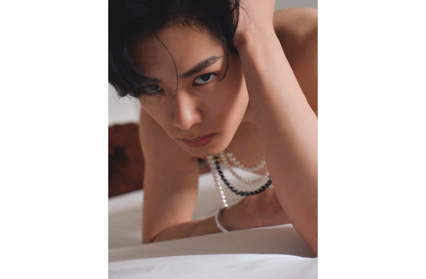 THE RAMPAGE川村壱馬、力強いまなざしの上裸SHOTにドキッ！“スター性”あふれる1st写真集発売