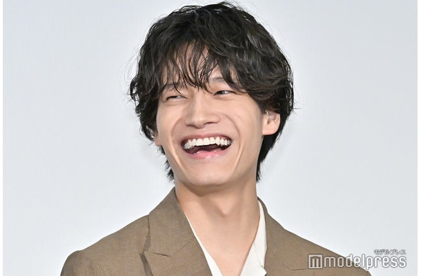 「明日を綴る写真館」大ヒット御礼舞台挨拶に登場した佐野晶哉（C）モデルプレス