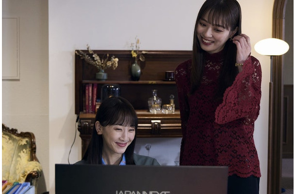 松井玲奈、内田理央「嗤う淑女」第5話より（C）東海テレビ・フジテレビ