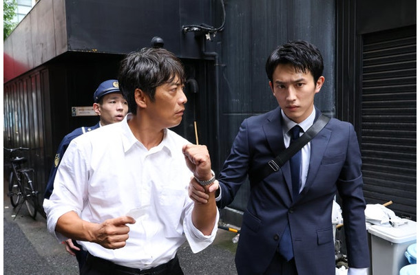反町隆史、杉野遥亮「オクラ〜迷宮入り事件捜査〜」第1話（C）フジテレビ
