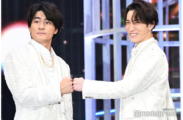 LINEで絆を深め合った森本慎太郎、渡辺翔太（C）モデルプレス