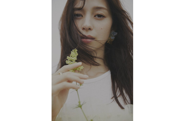 中条あやみ「明日へのことば」撮影/尾身沙紀 撮影協力/界阿