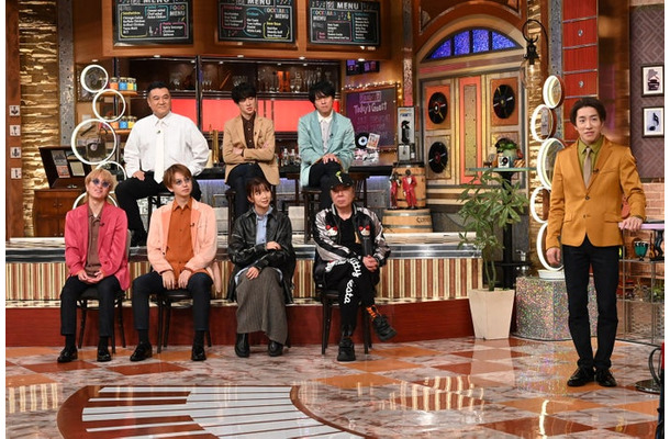 （後列左から）山崎弘也、横山裕、丸山隆平（前列左から）安田章大、大倉忠義、上白石萌歌、古田新太（右）村上信五（C）テレビ朝日
