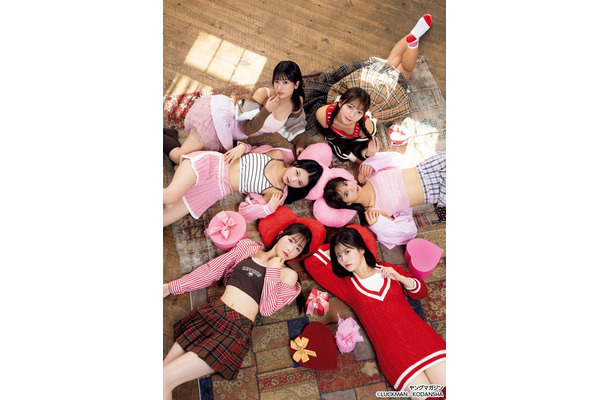 KAWAII LAB.（前列左から）真中まな、月足天音（中列左から）桐原美月、南なつ（後列左から）庄司なぎさ、塩川莉世（C）LUCKMAN／KODANSHA