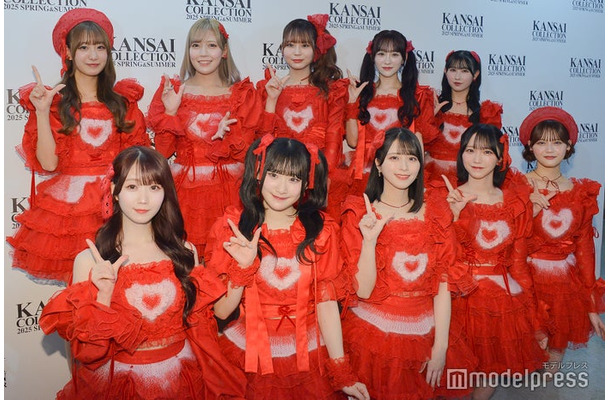 囲み取材に応じた＝LOVE／（上段左から）瀧脇笙古、諸橋沙夏、大場花菜、音嶋莉沙、山本杏奈（下段左から）大谷映美里、齋藤樹愛羅、佐々木舞香、野口衣織、高松瞳（C）モデルプレス