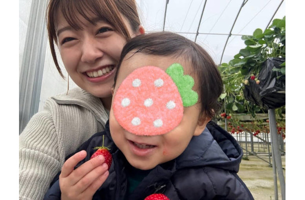 尾崎里紗アナ、息子と笑顔でパシャリ！人生初のいちご狩りに大興奮「テンション爆上がりの親子笑」