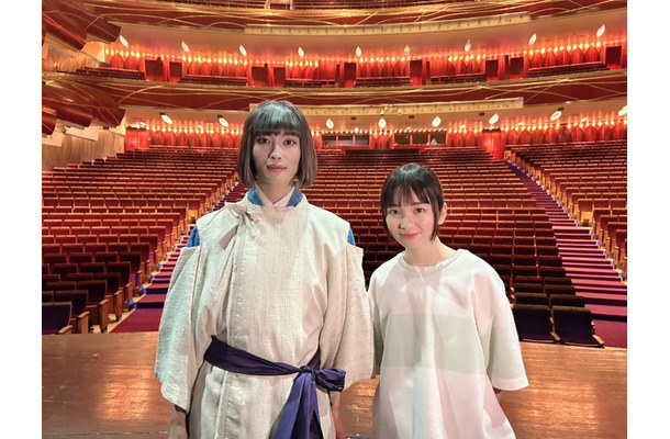 劇場の年間ラインナップ発表会見に参加した増子敦貴、福地桃子（提供写真）