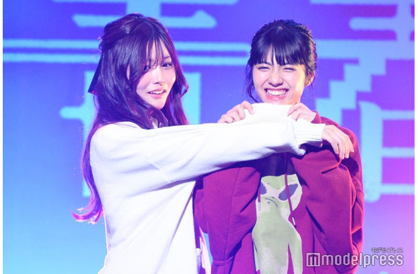 田仲埜愛、向井怜衣（C）モデルプレス