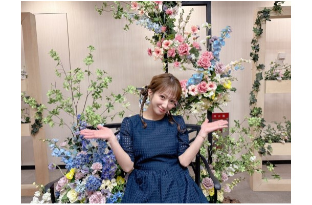 第5子妊娠中の辻希美、ふんわりネイビーワンピを着こなした笑顔SHOTを公開「桜 いつ咲くかなぁ〜」