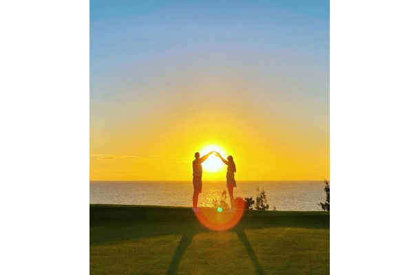 アンミカ、愛する夫との結婚式記念日を報告！神秘的なシルエットSHOT公開「このご縁に心から感謝です」