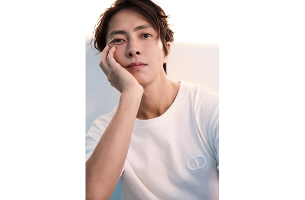 山下智久、自然体な魅力あふれるカジュアルスタイルを披露！国内外での活躍についても本音で語る