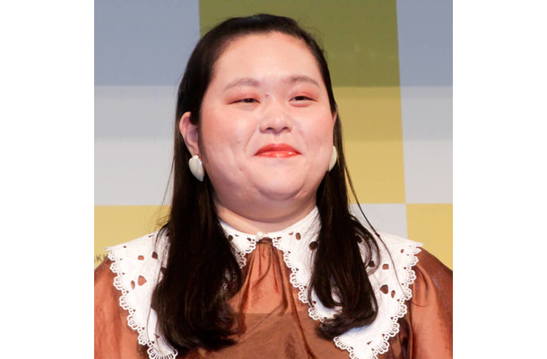 ぼる塾・田辺智加「まつ毛が少ない私でも」カール力を信頼！愛用のマスカラを紹介