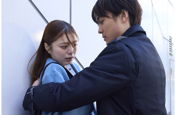 紺野彩夏、砂田将宏「復讐カレシ～溺愛社長の顔にはウラがある～」第6話（C）「復讐カレシ～溺愛社長の顔にはウラがある～」製作委員会・MBS