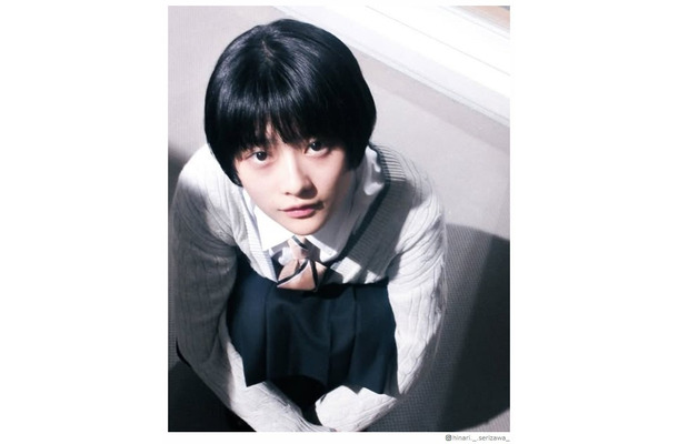 黒髪の芹澤雛梨／Instagramより