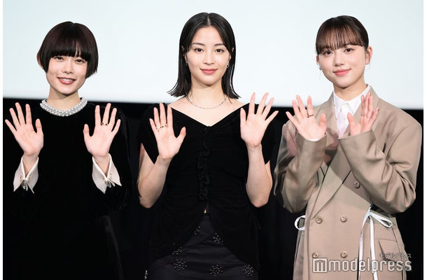 「片思い世界」公開記念舞台挨拶に登壇した杉咲花、広瀬すず、清原果耶（C）モデルプレス