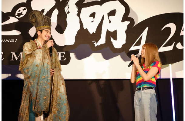 上白石萌歌『パリピ孔明 THE MOVIE』向井理の座長ぶりを“素晴らしい”と熱弁「本当の軍師のような存在」