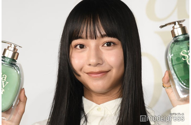 発表会に出席した山之内すず（C）モデルプレス