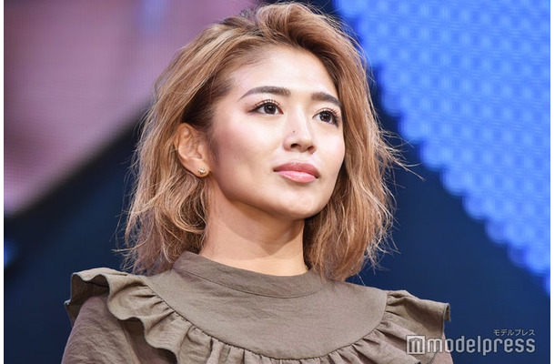 金髪の今井華（C）モデルプレス