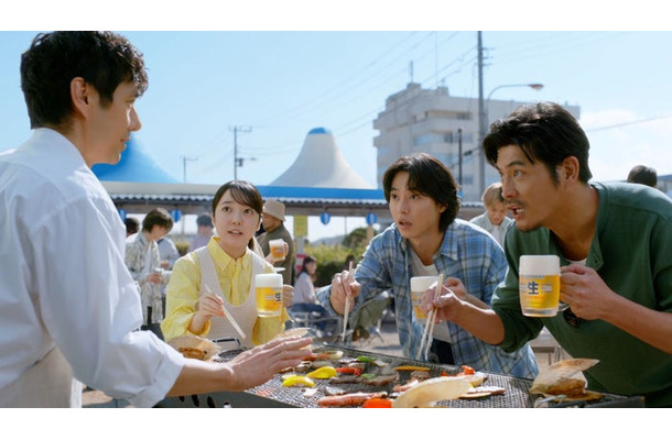 西島秀俊、上白石萌音、山崎賢人、坂口憲二／新TVCM「生奉行」篇より（提供写真）