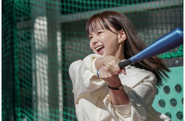 多部未華子／新TVCMセット500「バッティングセンター」篇メイキングより（提供写真）