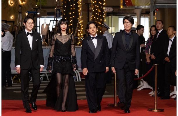 平瀬謙太朗、小松菜奈、二宮和也、川村元気監督「８番出口」レッドカーペットの様子（C）Kazuko Wakayama