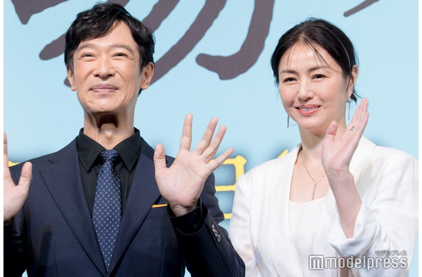 映画「平場の月」製作報告会見に出席した堺雅人、井川遥（C）モデルプレス
