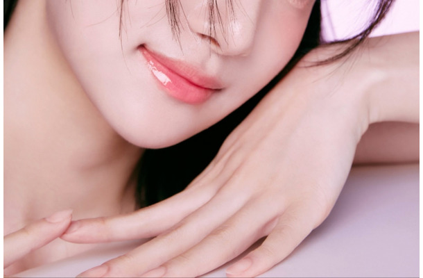 “誤解”されるかも!?「ふしだらに見える40代女性」のポーチに入っているNGコスメとは