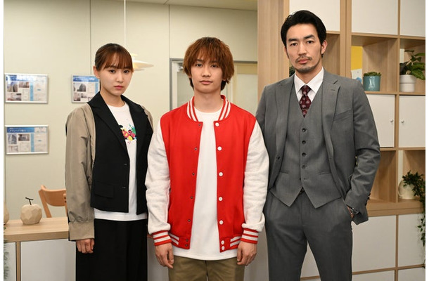 菅井友香、藤原丈一郎、大谷亮平（C）カンテレ