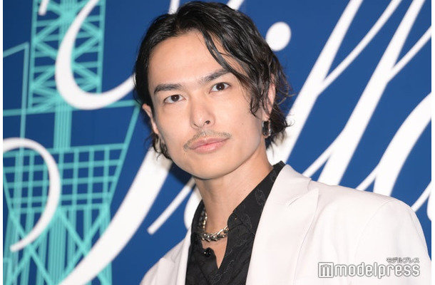 黒髪の今市隆二（C）モデルプレス