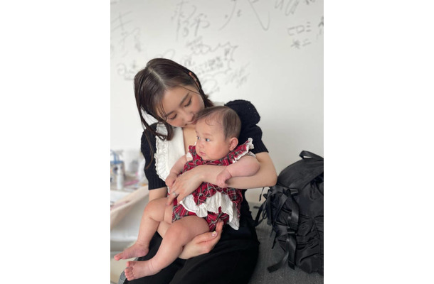 山本圭壱、妻・西野未姫が娘の“爪切り”する親子SHOT公開「全く騒ぐことなく 良い子でございました」