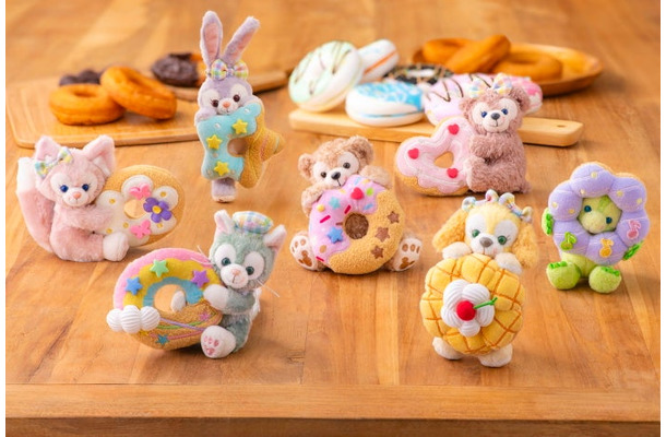 ぬいぐるみバッジ各2,700円（C）Disney