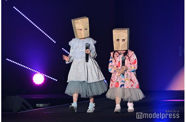 池村碧彩、本田都々花「ドールハウス」ステージ（C）モデルプレス