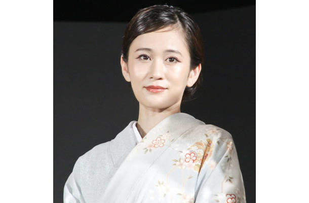 前田敦子、美スタイルの上品私服SHOTに反響「色気溢れまくり」「かっこよすぎ」
