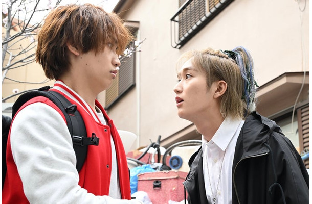 藤原丈一郎、橋本涼「ロンダリング」第1話（C）カンテレ