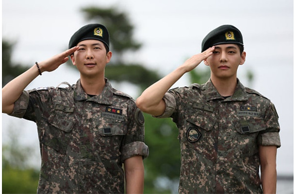 RM、V／Photo by Getty Images
