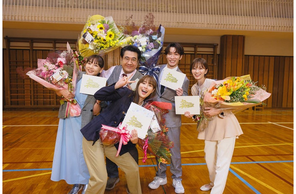 野呂佳代、小手伸也、広瀬アリス、渡辺翔太、岡崎紗絵（C）日本テレビ