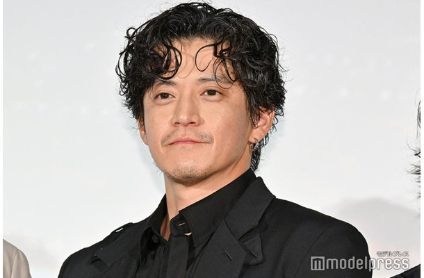 初日舞台挨拶に出席した小栗旬（C）モデルプレス