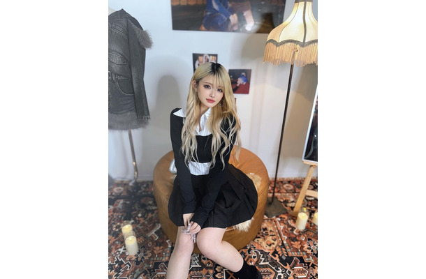 金髪の雨宮未苺／Instagramより