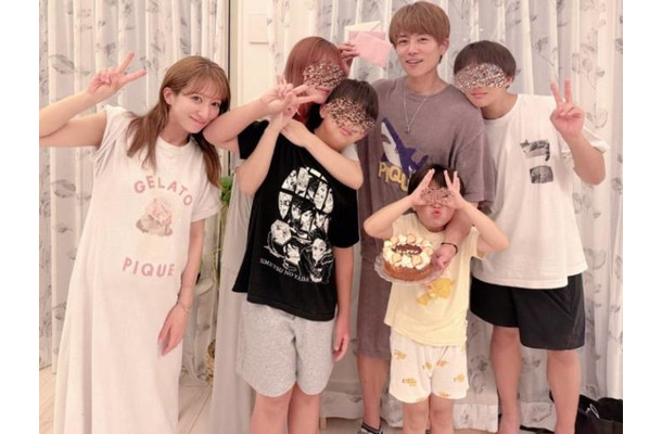 第5子妊娠中の辻希美、子供たちからの愛に溢れた“父の日”SHOTを公開「世界一大好きです」
