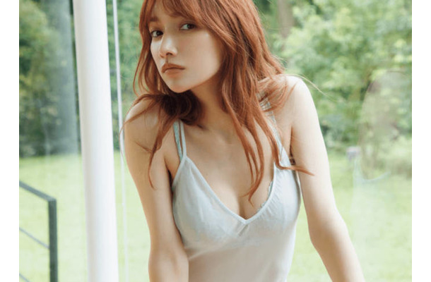 後藤真希、色っぽいキャミソール姿で美ボディ披露！2021年発売の写真集「ramus」に新規特典カット追加