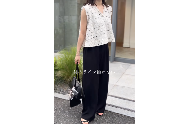 大人の甘めパンツコーデのお手本。体型カバーも計算済みの夏のモノトーン【40代の毎日コーデ】