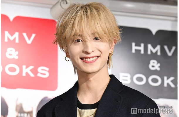 金髪の木村慧人（C）モデルプレス