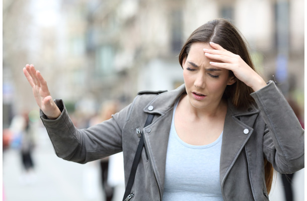 「更年期なんて他人事だと思ってた」52歳の私を襲った突然の「動悸とめまい」、そこから始まった大変な日々は
