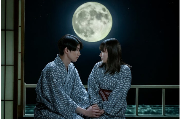本田響矢、芳根京子「波うららかに、めおと日和」（C）フジテレビ