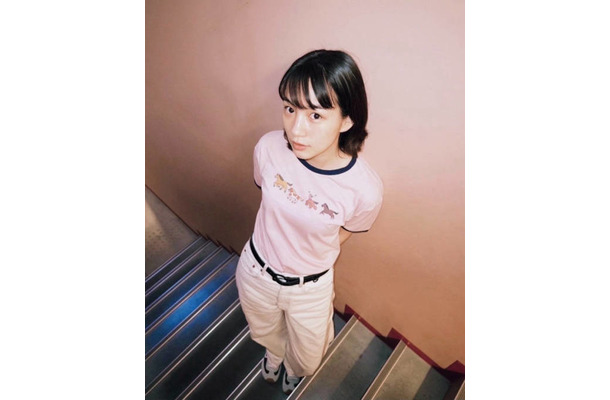 のん、ユニークなTシャツを着こなした私服SHOTに反響「良い………」「とってもよく似合いますね」
